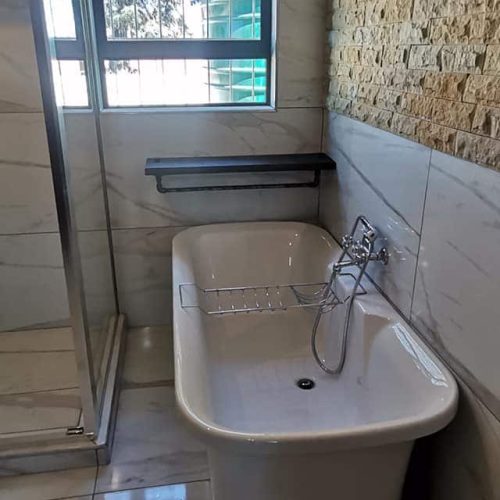 bathroom-bathtub